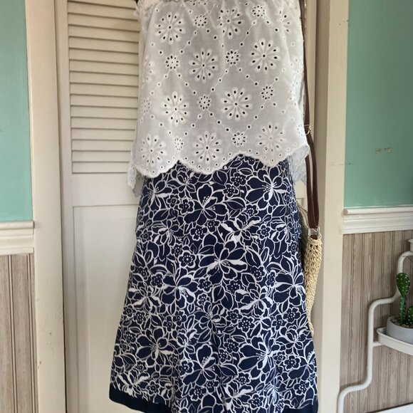 L.L. Bean Dresses & Skirts - 4/$15 L. L. Bean Blue and White floral Skirt 10 Regular Favorite Fit Straight
